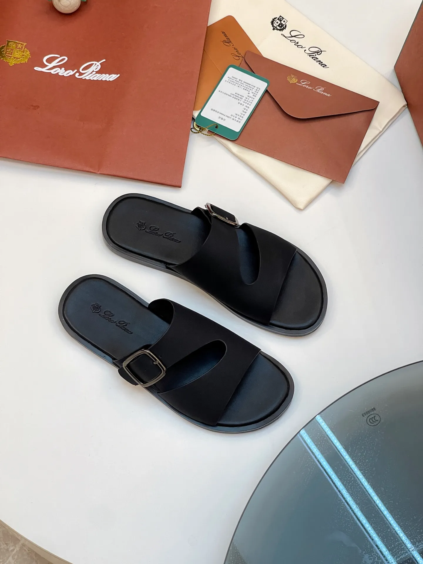 Men's shoes 💰420 Loro Piana, LP's popular spring and summer slippers are synchronized with the new counters, uppers are imported cowhide fabrics from Italy, high-quality splicing technology, soles: original soles specially provided by the original factory, exclusive molded soles are super comfortable, original factory orders, 🔍🔍high quality, you can go in and out of the counter at will, welcome to compare, code number 39-44 (order 38 45 46)